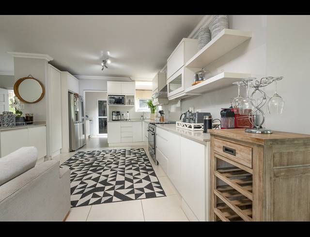 3 BEDROOM SIMPLEX FOR SALE IN LA LUCIA